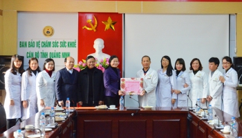 Đồng chí Phó Bí thư Thường trực Tỉnh ủy Đỗ Thị Hoàng thăm, chúc tết cán bộ, y bác sỹ Ban Bảovệ CSSK cán bộ tỉnh Quảng Ninh