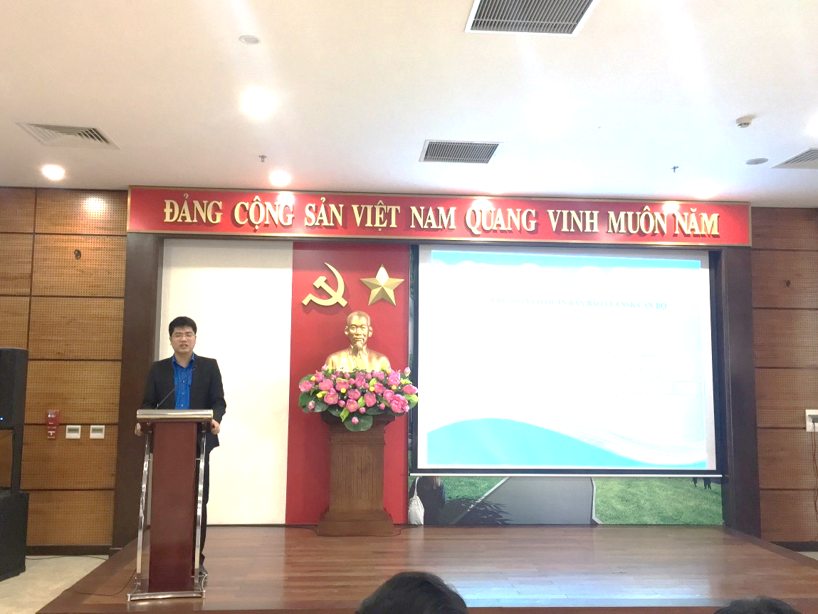 Vũ Duy Thành - Phó Bí thư Đoàn khối các cơ quan tỉnh công bố quyết định và giao nhiệm vụ